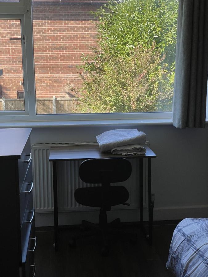 34 Tutbury Avenue, Cannon Park, Coventry, Cv4 7bj Guest house *